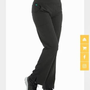 Med Couture Cargo Scrub Pant. Black. PM. NWOT.